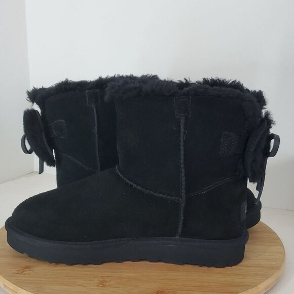 UGG Women's Classic Double Bow Mini Black Suede Ankle Boots Size 6 NWOT - Picture 9 of 13